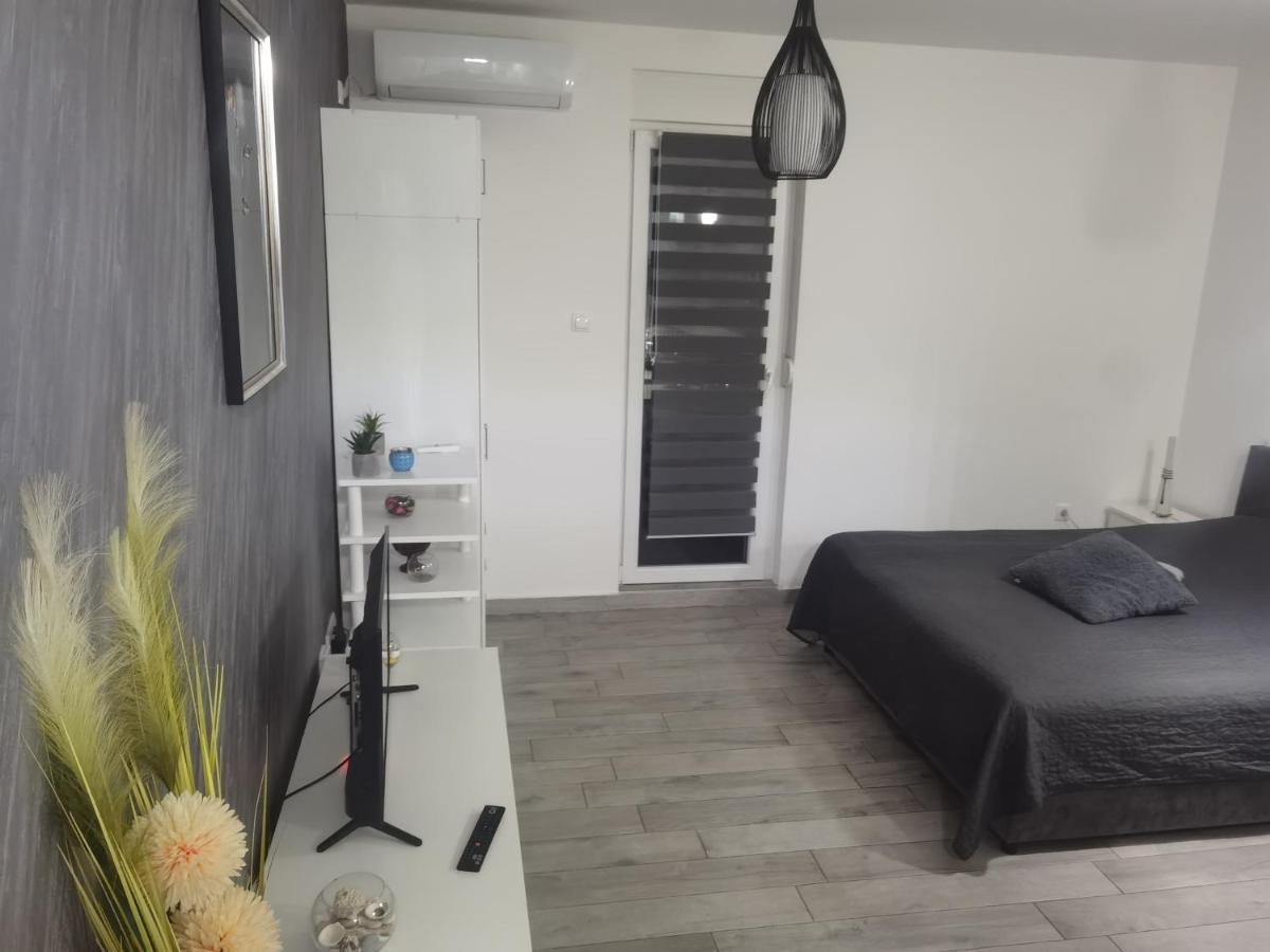 Danica Apartment Sremska Mitrovica Exterior foto